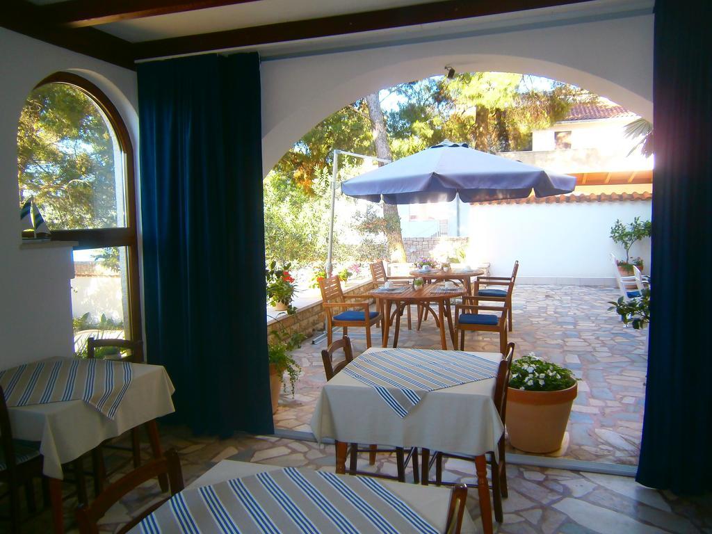 Bed & Breakfast Pansion Rade Hotell Pirovac Eksteriør bilde